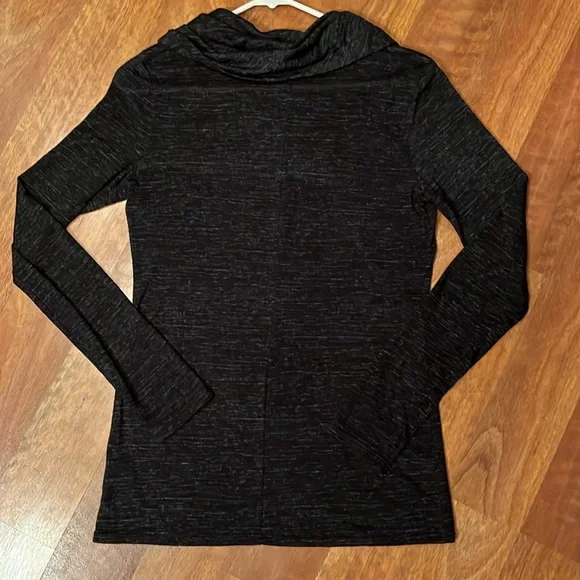 Like new Gap cowl neck black long sleeve top - Picture 10 of 12